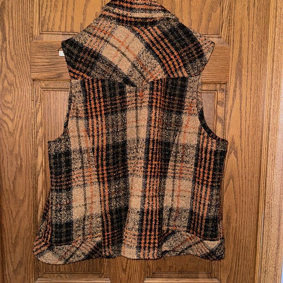 Christopher & Banks zip-up vest. 1X. Brown/multi. Great for Fall. Lightly worn. - Picture 3 of 4